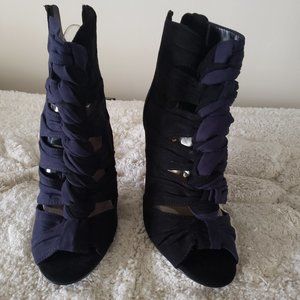 Nine West Suede mutli-color heel